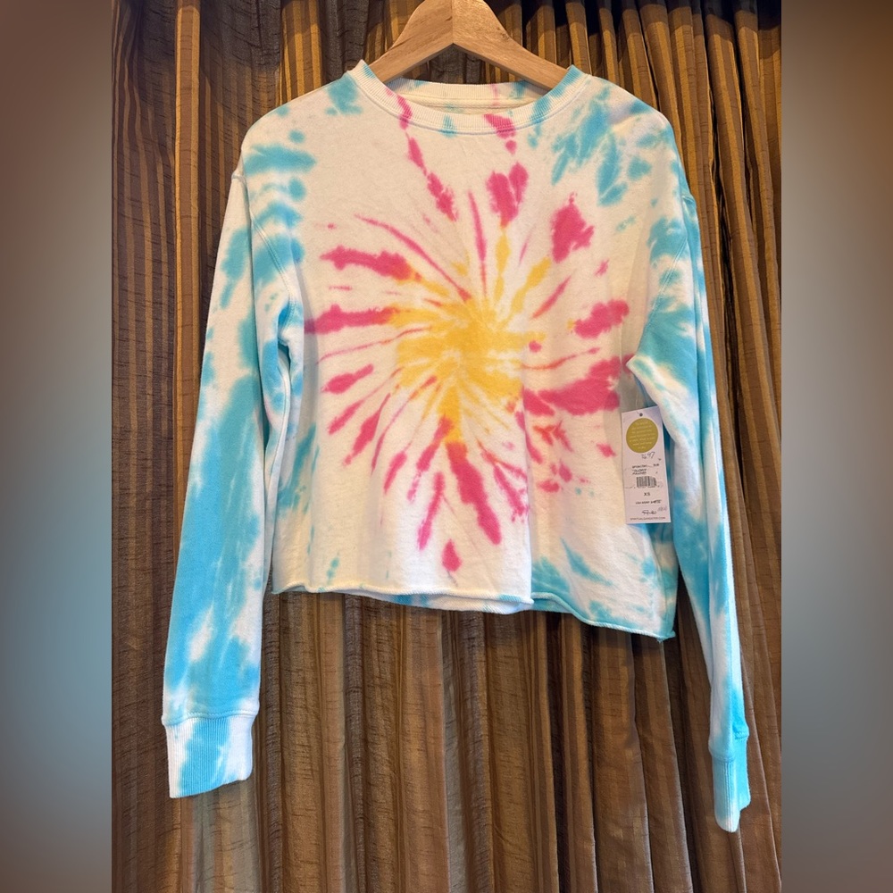 The sweater is from spiritual gangster size xs and the color is multicolor.
